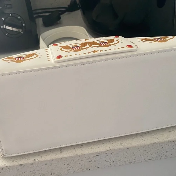 Stylish White Shoulder Bag with Red and Blue Design - Picture 8 of 13